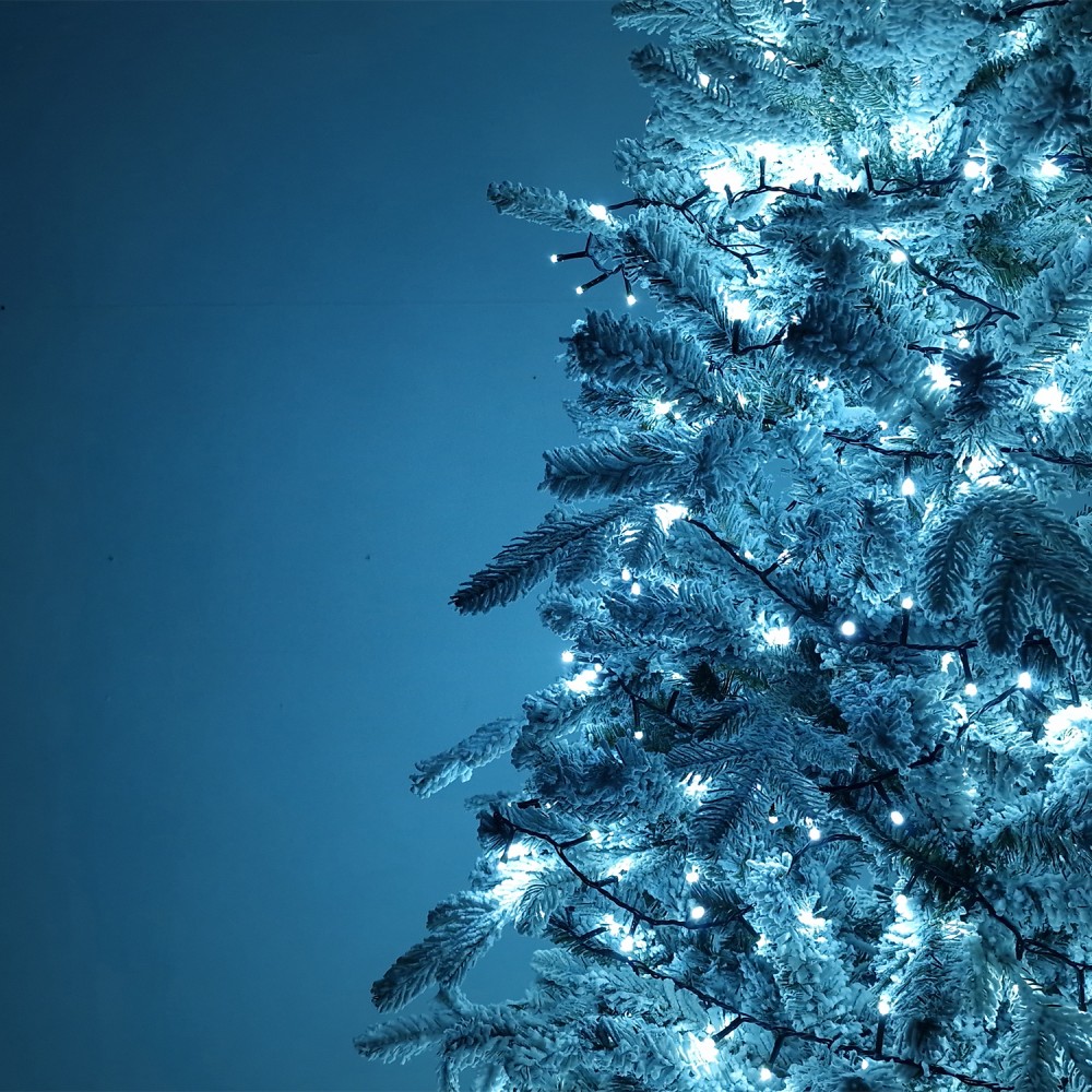 Albero di Natale Innevato 240 cm ELEGANT con 2000 Luci Led Bianco Freddo
